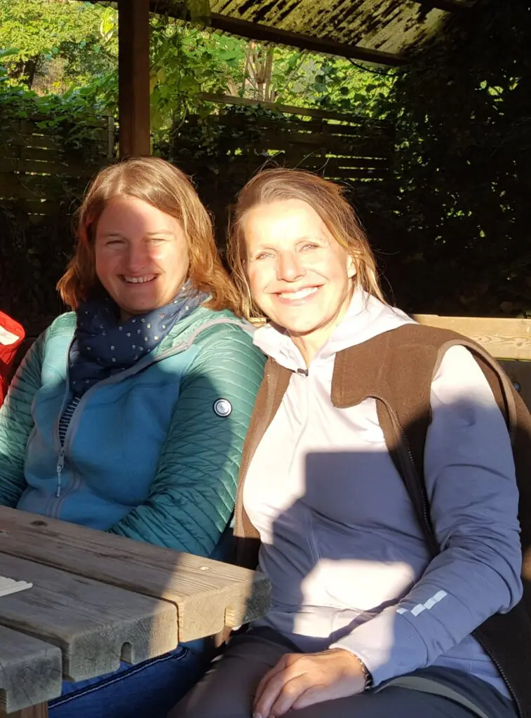 Ortrud Schaurer und Annette Galinski auf der Keschdewanderung